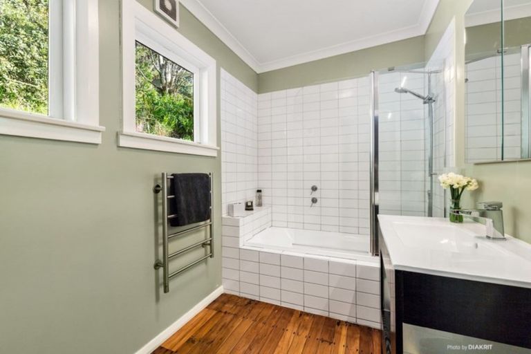 Photo of property in 40 Rona Street, Eastbourne, Lower Hutt, 5013