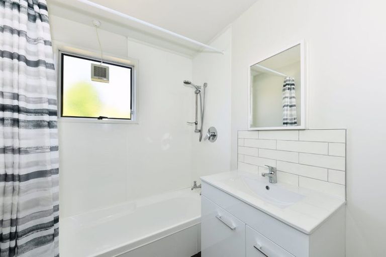 Photo of property in 2/16 Mulberry Place, Redwood, Christchurch, 8051