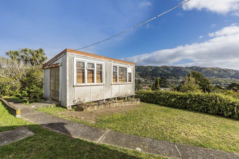 Photo of property in 34 Raroa Terrace, Tawa, Wellington, 5028