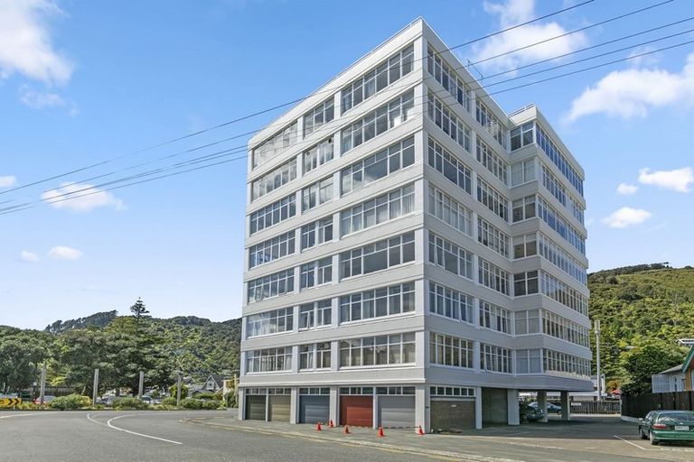 Photo of property in Rona House, 33 Rimu Street, Eastbourne, Lower Hutt, 5013