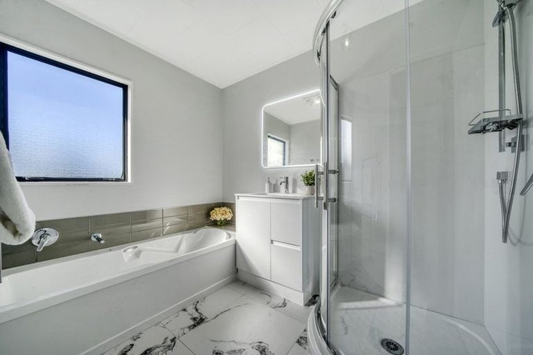 Photo of property in 1/19 Bernina Place, Weymouth, Auckland, 2103