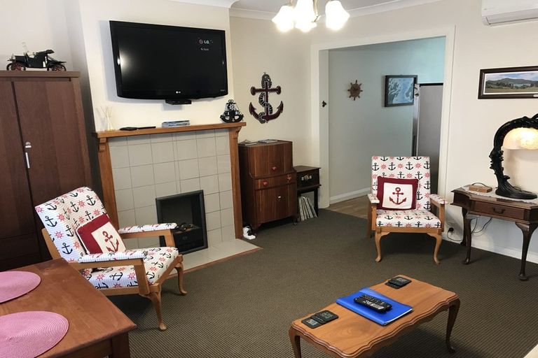 Photo of property in 11-19 Wellington Street, Picton, 7220