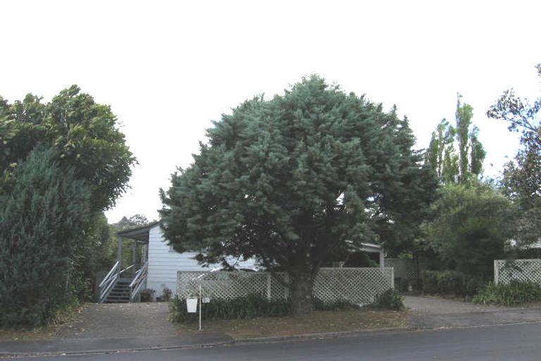 Photo of property in 11 Hotspur Place, Bayview, Auckland, 0629