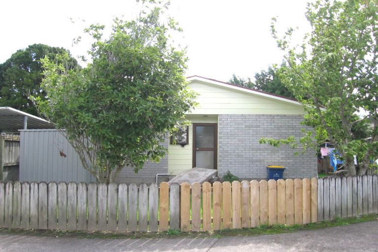 Photo of property in 14 Mayfair Place, Henderson, Auckland, 0614