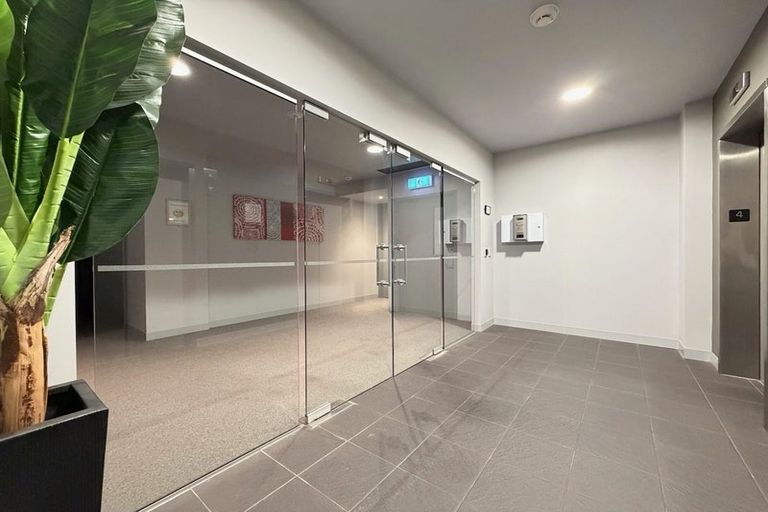 Photo of property in Gerondis Bldg Apartments, 401/60 Willis Street, Wellington Central, Wellington, 6011