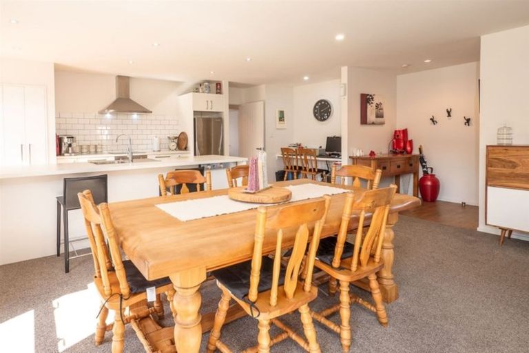 Photo of property in 24 Chesterfield Place, Rangiora, 7400