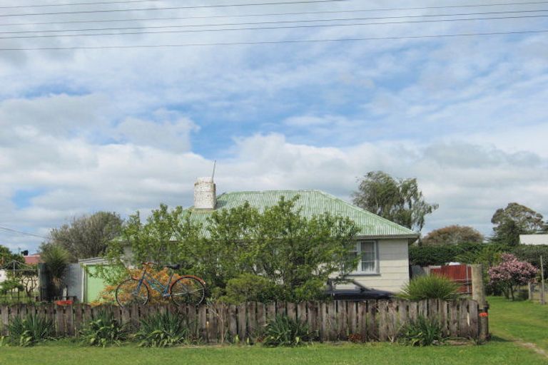 Photo of property in 22 Banks Street, Tolaga Bay, 4077