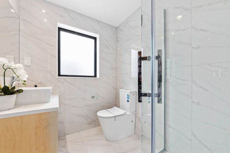 Photo of property in 7d Queen Mary Avenue, New Lynn, Auckland, 0600