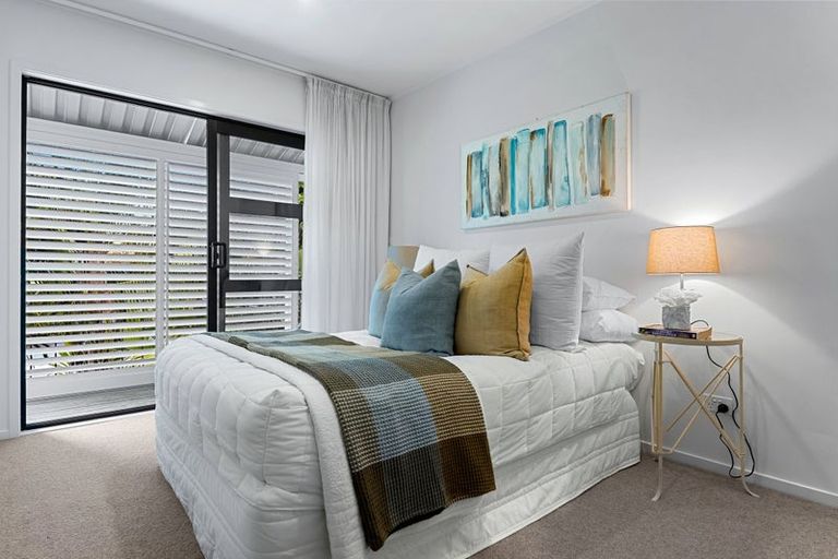 Photo of property in 2/11 Huntly Road, Campbells Bay, Auckland, 0630