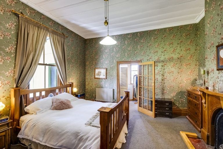 Photo of property in 2 Cobden Crescent, Bluff Hill, Napier, 4110