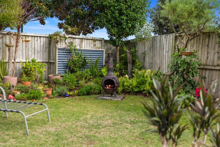 Photo of property in 28 Webb Place, Papamoa Beach, Papamoa, 3118