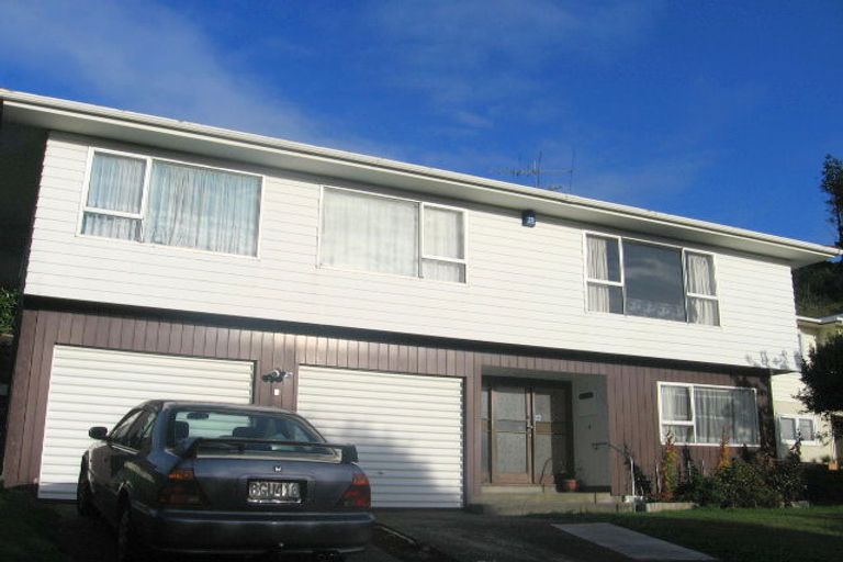 Photo of property in 1 Bishops Glen, Tawa, Wellington, 5028