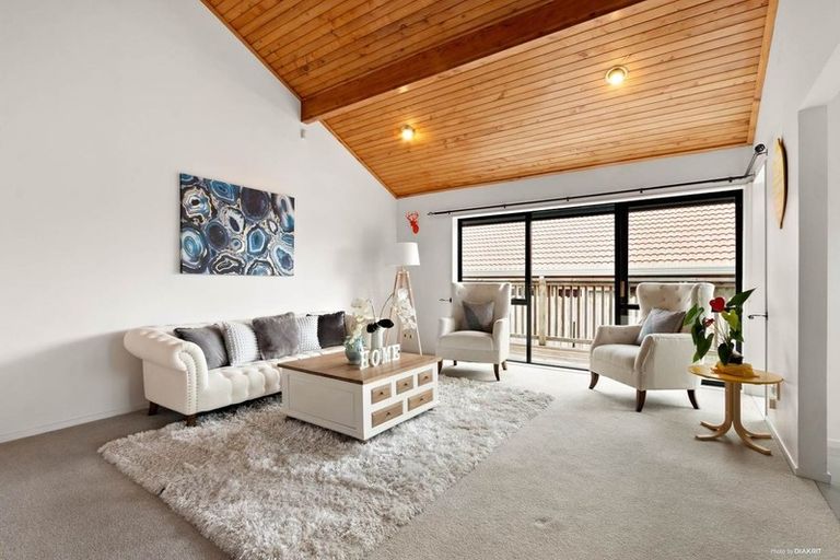 Photo of property in 11 Lochend Place, Highland Park, Auckland, 2010