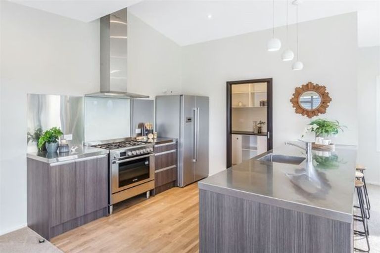 Photo of property in 20 Madeira Close, Whitby, Porirua, 5024