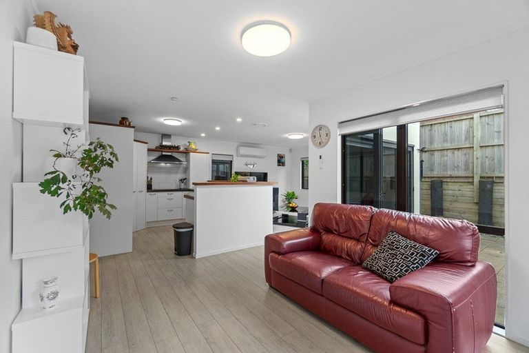 Photo of property in 3 Bluefin Way, West Harbour, Auckland, 0618
