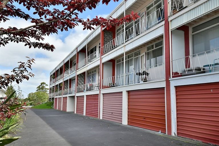 Photo of property in 7/219 Onewa Road, Birkenhead, Auckland, 0626