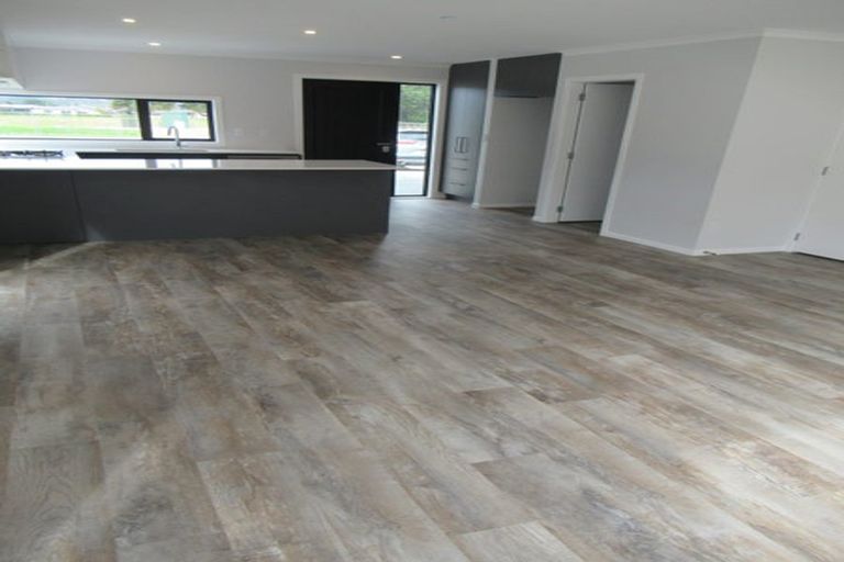 Photo of property in 28 Dahl Drive, Wallaceville, Upper Hutt, 5018