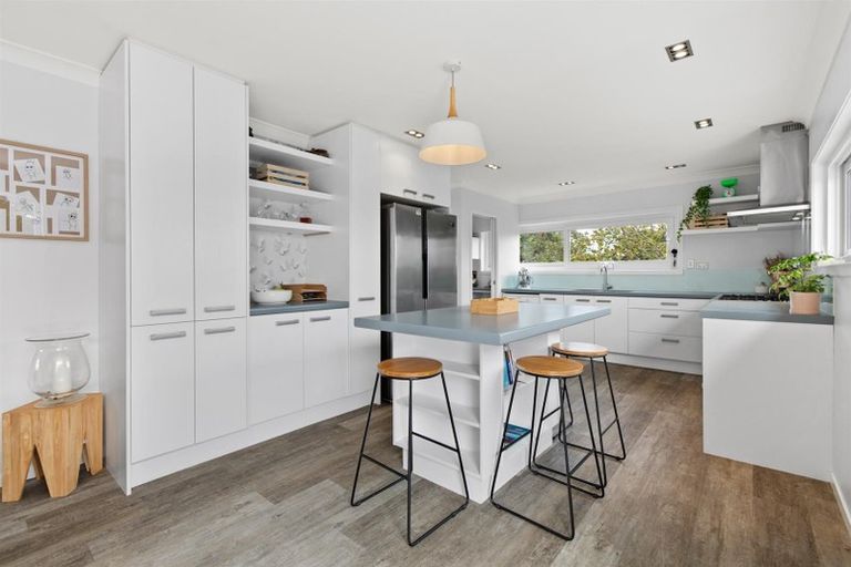 Photo of property in 2/3 County Road, Torbay, Auckland, 0630