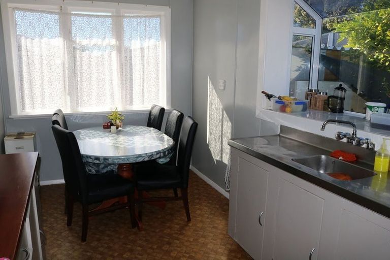 Photo of property in 24 Palmer Crescent, Silverstream, Upper Hutt, 5019