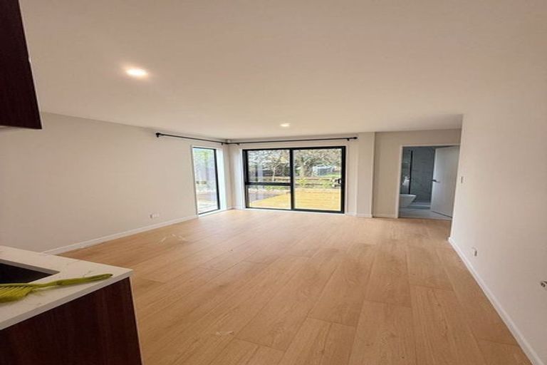 Photo of property in 73 Hutchinsons Road, Bucklands Beach, Auckland, 2014