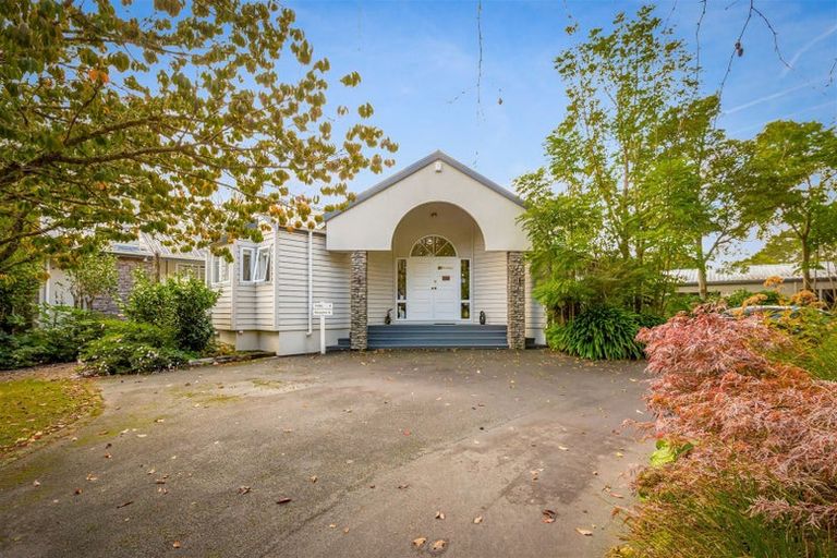 Photo of property in 252 Boord Crescent, Kumeu, 0891
