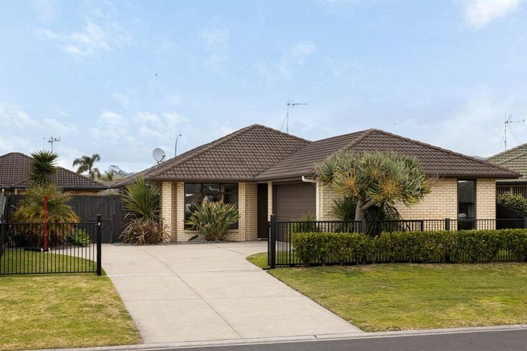 Photo of property in 6 Atlantic Close, Papamoa Beach, Papamoa, 3118