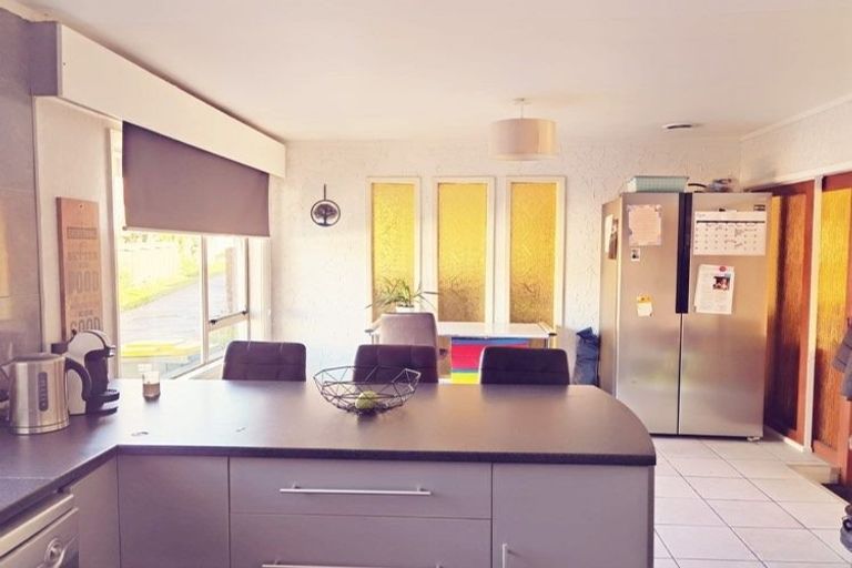 Photo of property in 16 Mirrabooka Avenue, Botany Downs, Auckland, 2010