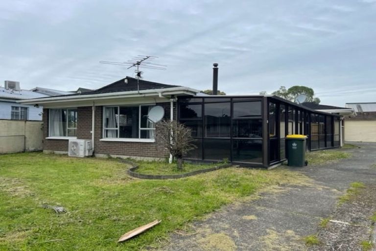 Photo of property in 2 Carolyn Street, Manukau, Auckland, 2025