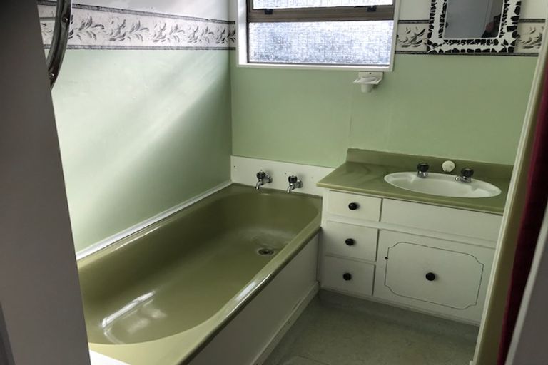 Photo of property in 52 Rhodes Drive, Kelvin Grove, Palmerston North, 4414