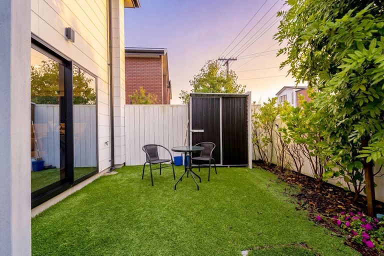 Photo of property in 1/21 Karamu Street, Te Atatu Peninsula, Auckland, 0610