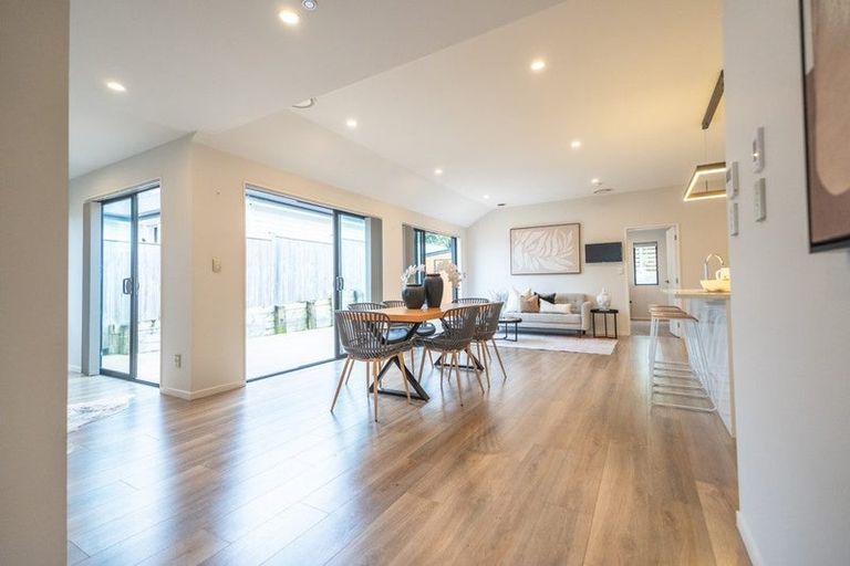 Photo of property in 23 Reserva Crescent, Kumeu, 0810