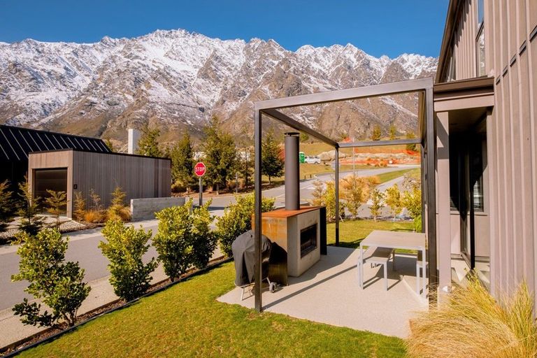 Photo of property in 6 Mckenzies Shute, Jacks Point, Queenstown, 9371
