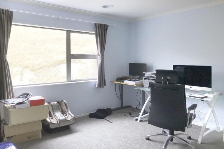 Photo of property in 5 Prestwich Rise, Churton Park, Wellington, 6037