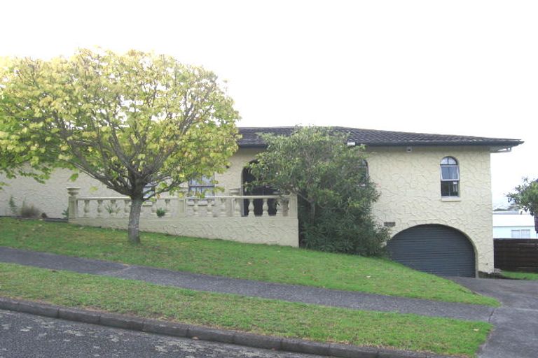 Photo of property in 4 Calman Place, Chatswood, Auckland, 0626