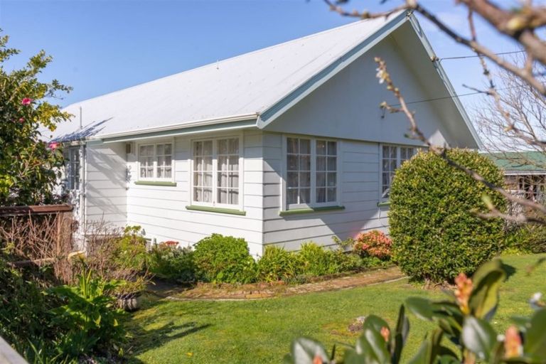 Photo of property in 8 Bell Street, Featherston, 5710