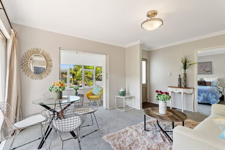 Photo of property in 1/3 Tallington Crescent, Torbay, Auckland, 0630