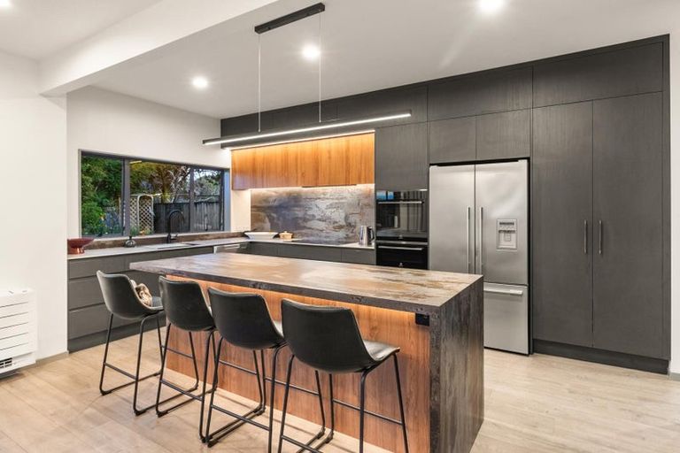 Photo of property in 28 Connemara Court, West Harbour, Auckland, 0618