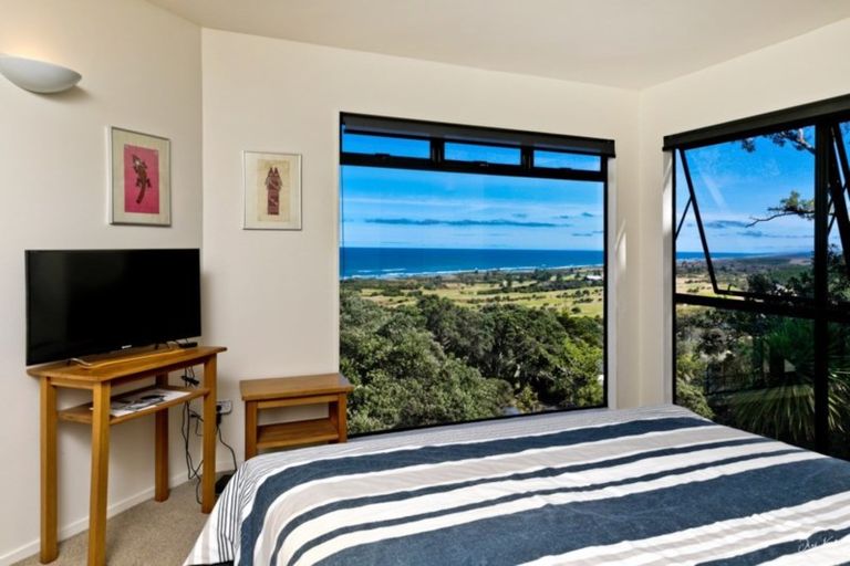Photo of property in 90 Domain Crescent, Muriwai, 0881
