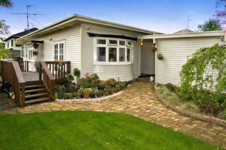 Photo of property in 13a Irirangi Road, Greenlane, Auckland, 1061