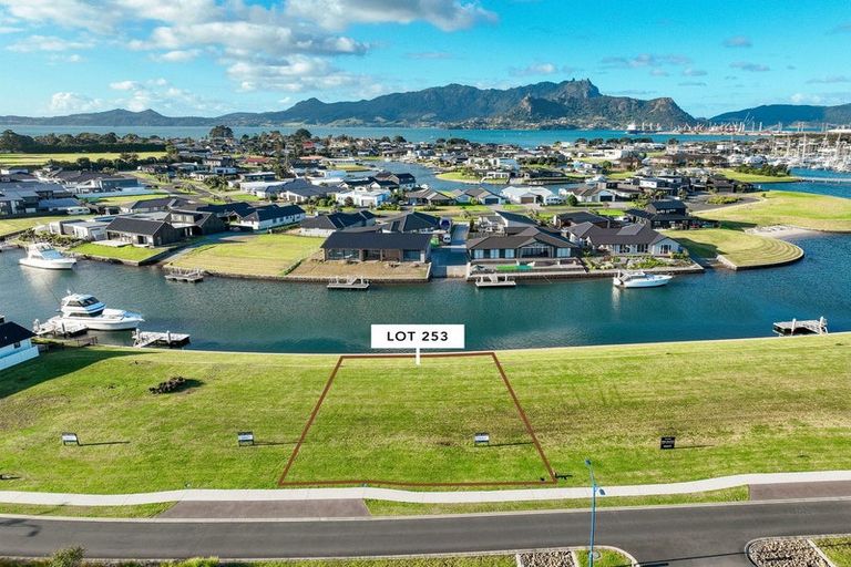 Photo of property in 27 Maturiki Drive, One Tree Point, 0118