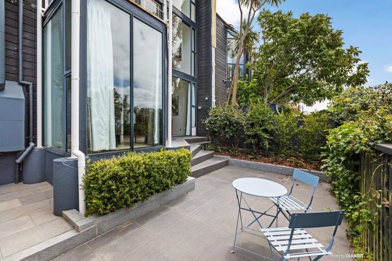 Photo of property in 23 Clermont Terrace, Kelburn, Wellington, 6012