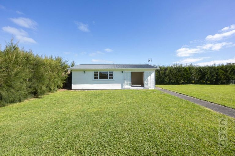 Photo of property in 11 Taupaki Road, Taupaki, 0782