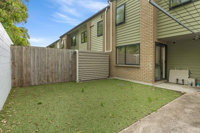 Photo of property in 4 Pangu Way, Mangere, Auckland, 2022
