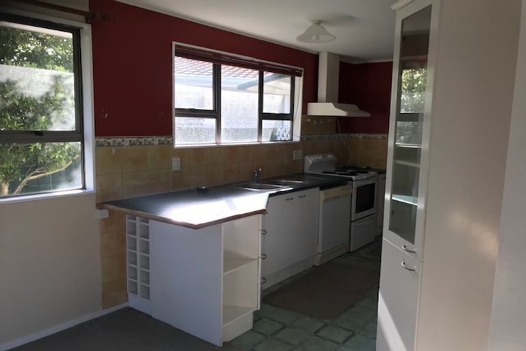 Photo of property in 52 Rhodes Drive, Kelvin Grove, Palmerston North, 4414