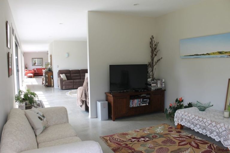 Photo of property in 61 Hurndall Street East, Maungaturoto, 0520