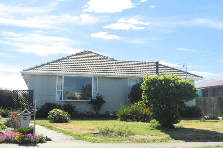 Photo of property in 14 Vivian Street, Burwood, Christchurch, 8083