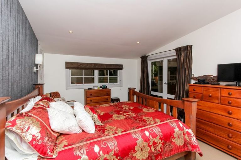 Photo of property in 32 Carrington Street, New Plymouth, 4310