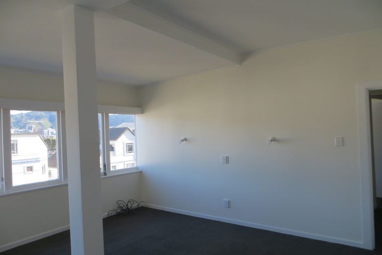 Photo of property in 22 Hawker Street, Mount Victoria, Wellington, 6011