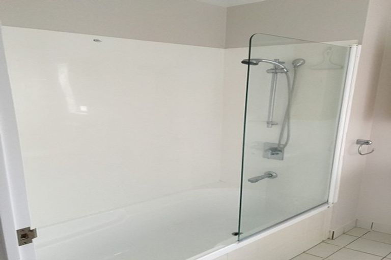 Photo of property in 30/3 Riverside Road, Orewa, 0931