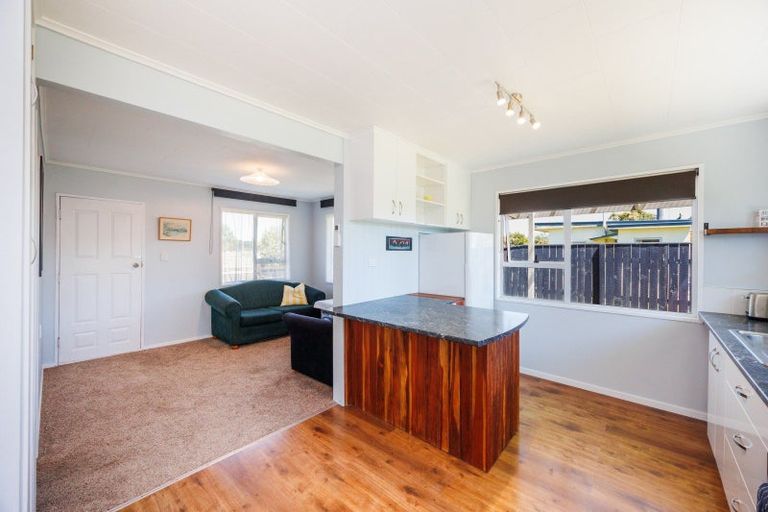 Photo of property in 35 Shortt Street, Foxton Beach, Foxton, 4815